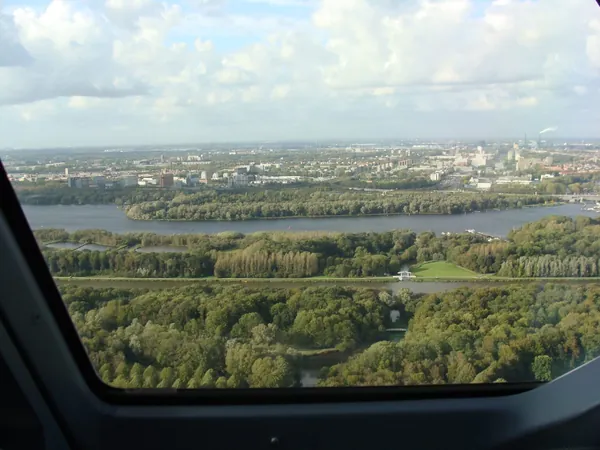 The Amsterdamse Bos with the rowing course below: the Bosbaan.
