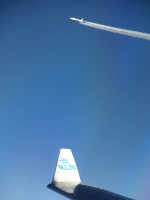A colleague from Continental Airlines above the winglet.